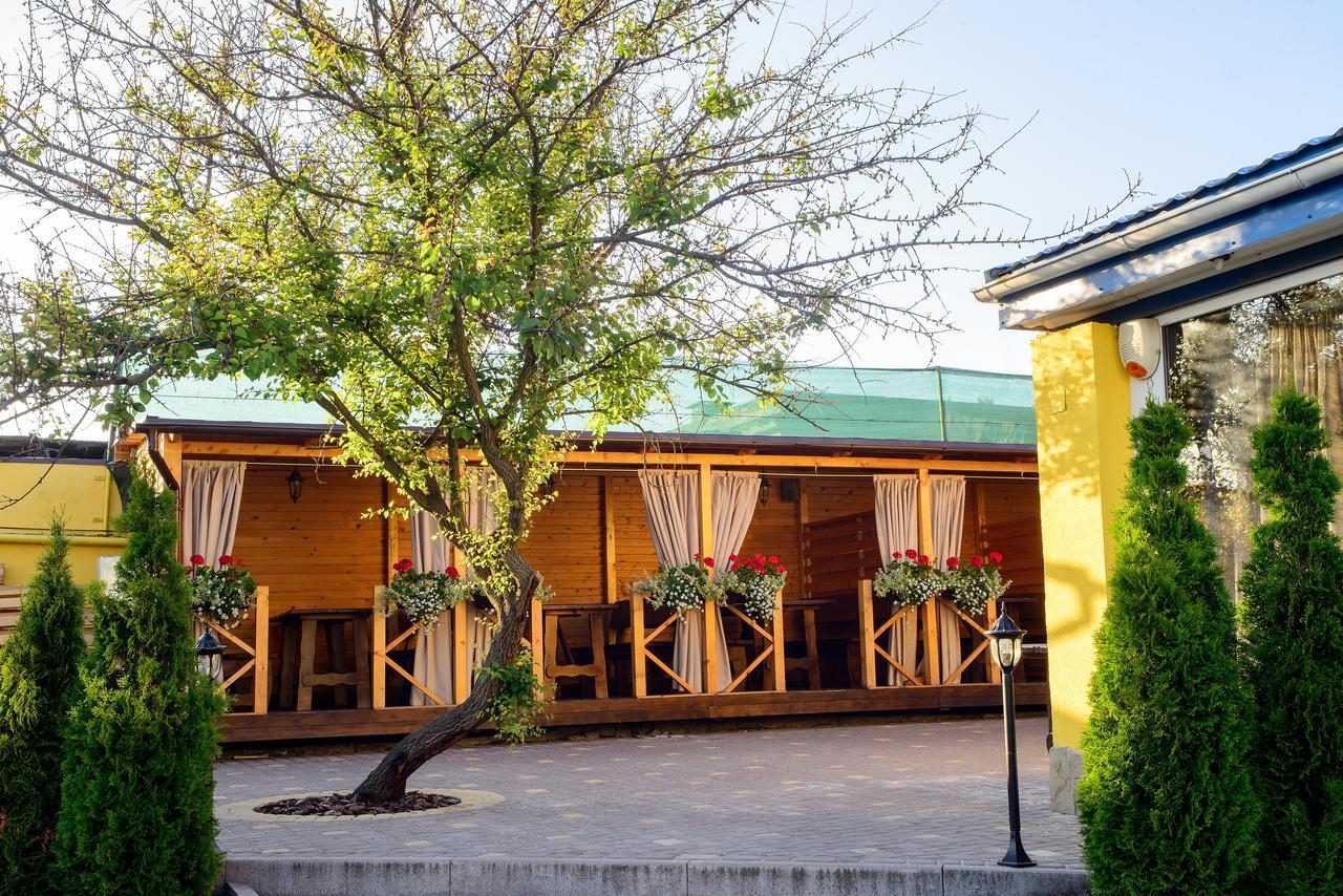 Argo Premium Hotel Lviv Exterior photo